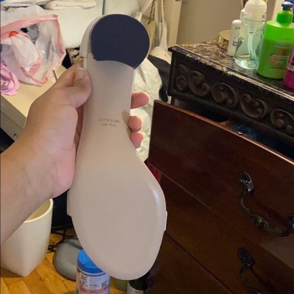 Stuart Weitzman - Picture 5 of 5